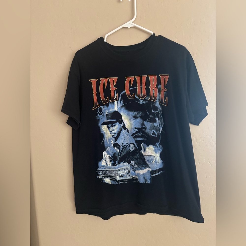 Ice cube tee 
No tag but fits as a women’s large